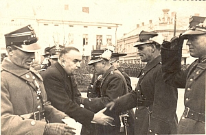 Uroczystosci w Drohobyczu z udzialem zolnierz 6 Pulku Strzelcow Podhalanskich. Drugi od prawej chorazy Adolf Liszka